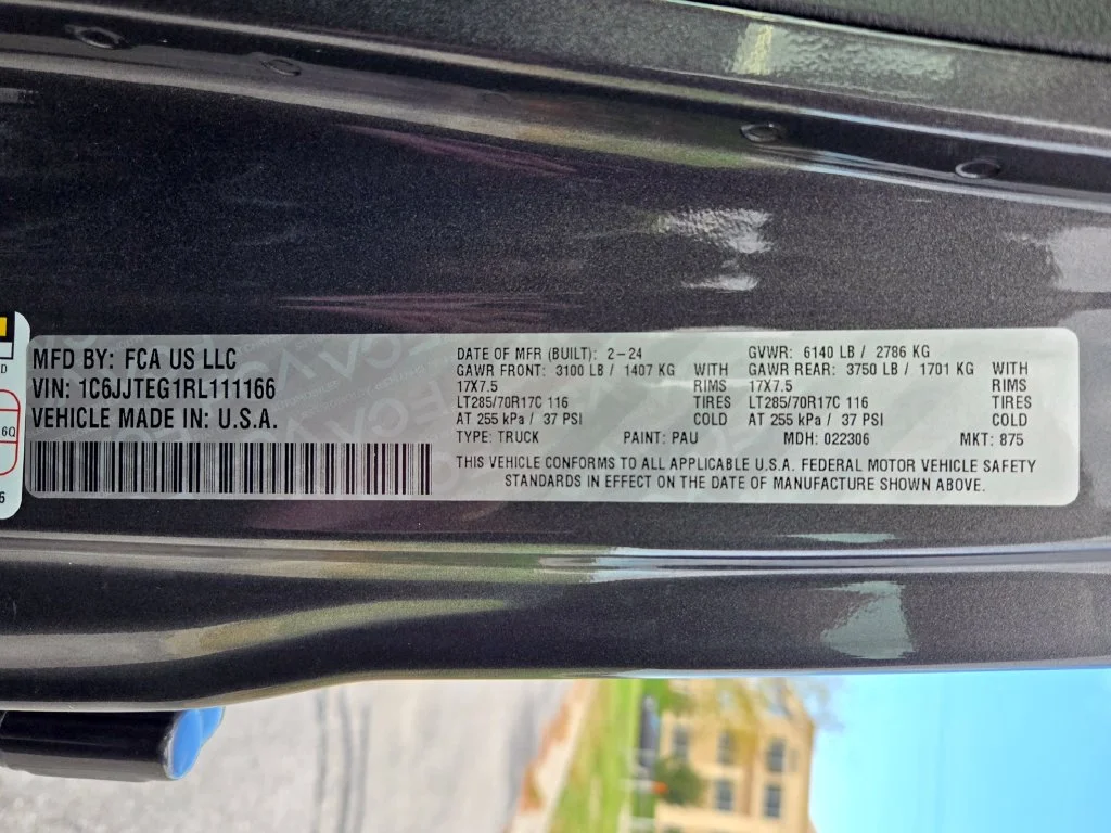 Used 2024 Gray Jeep Mojave image 29