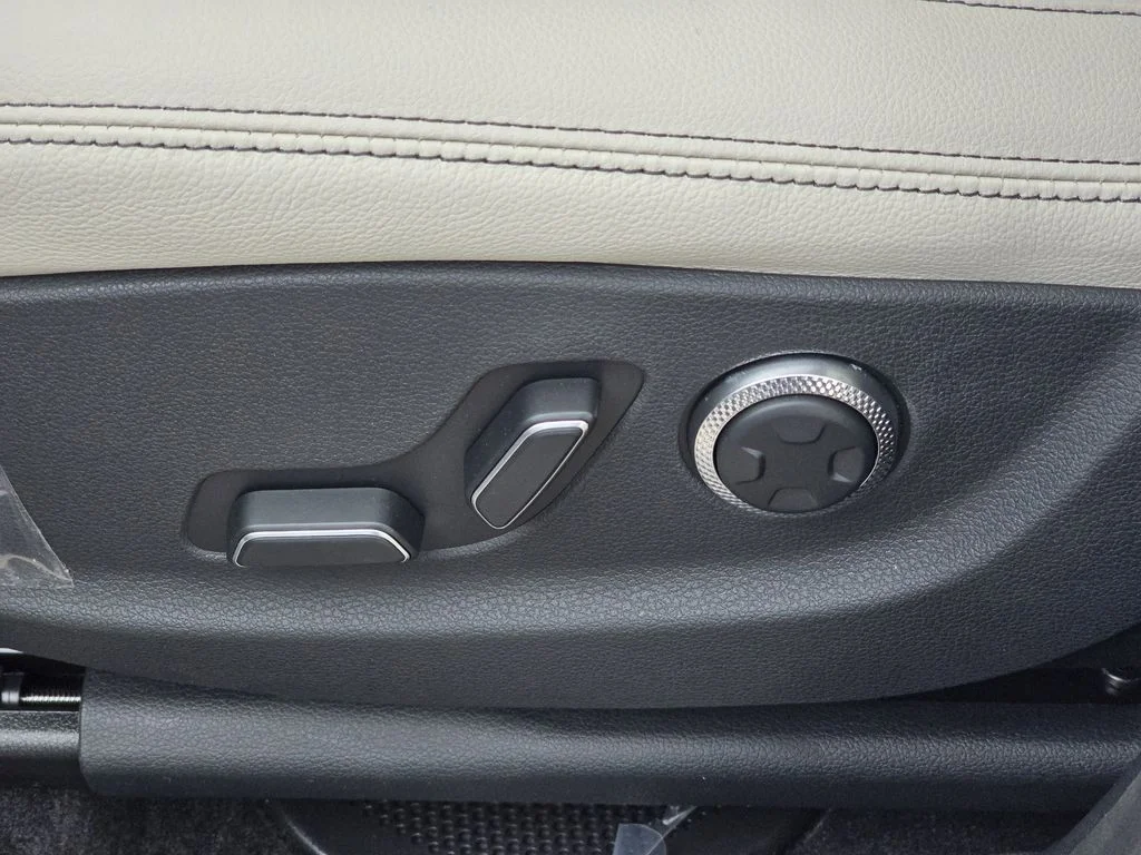 New 2026 White Genesis 2.5T image 19