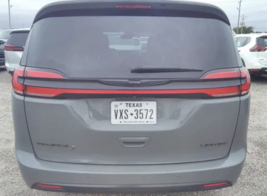 Used 2025 Ceramic Gray Clearcoat Chrysler Limited image 6