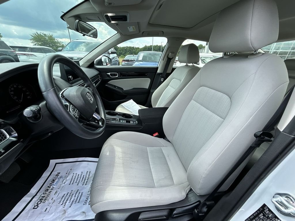 Used 2022 White Honda EX image 17