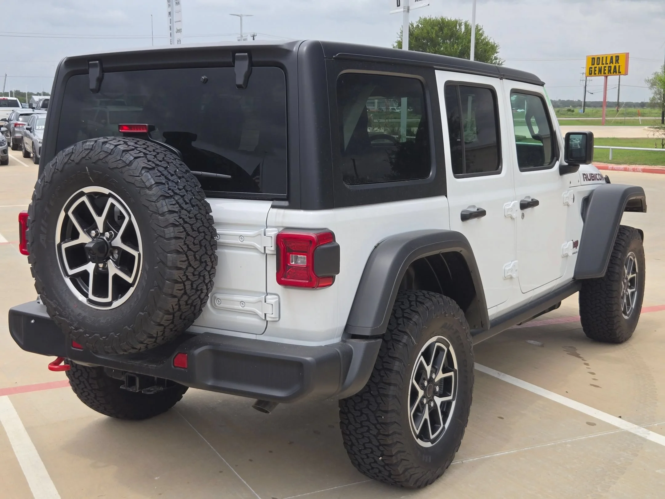 New 2026 Bright White Clear-Coat Exterior Paint Jeep Rubicon image 3
