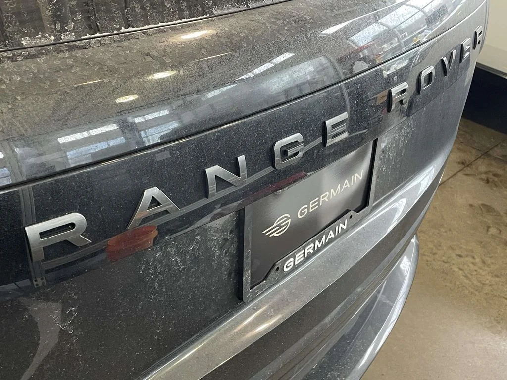 New 2026 Santorini Black Land Rover SE image 8