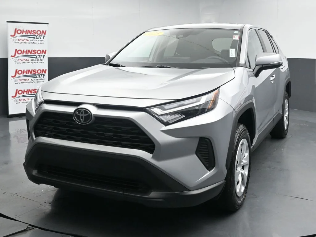 Used 2025 Silver Toyota LE image 4