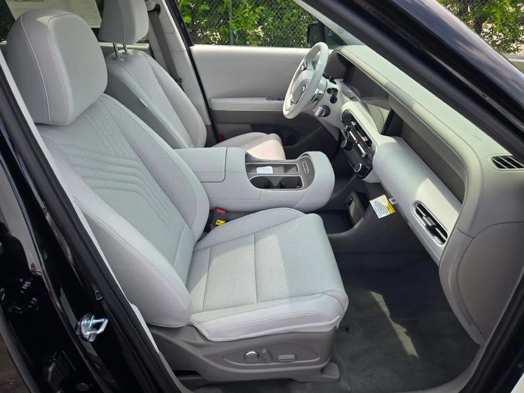 New 2026 Abyss Black Hyundai SEL Premium image 5