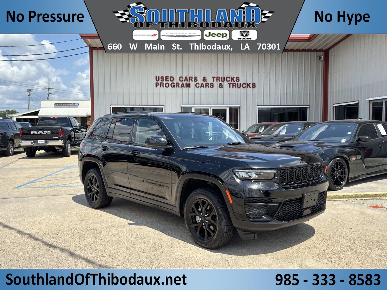 Used 2025 Diamond Black Crystal Pearlcoat Jeep Altitude X image 1