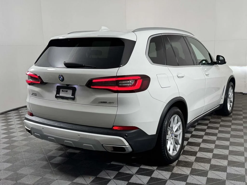 Certified Used 2023 White BMW xDrive40i image 10