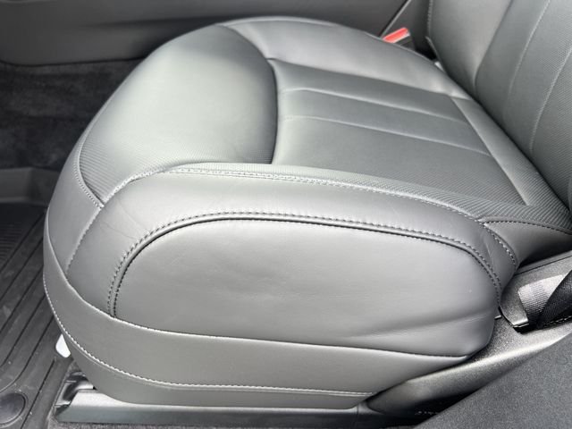 New 2026 Fuji White Land Rover Dynamic SE image 17