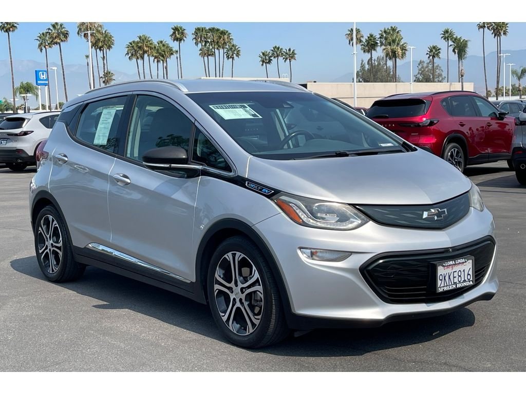 Used 2017 Silver Ice Metallic Chevrolet Premier image 8