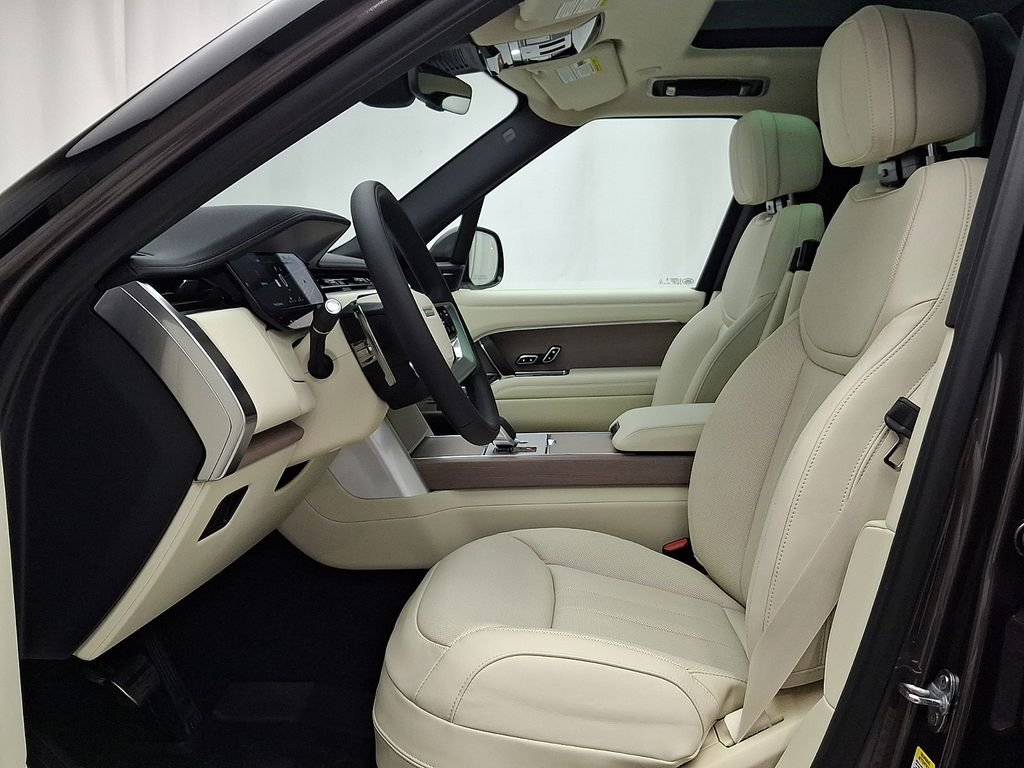 New 2026 Charente Grey Land Rover SE image 11