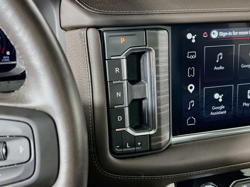 Used 2023 White GMC Denali image 17