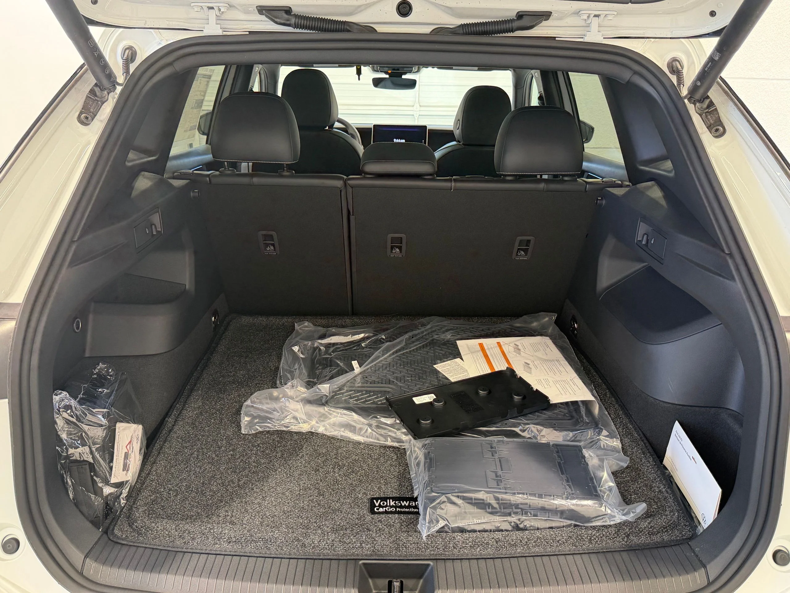 New 2026 White Volkswagen 2.0T SE R-Line Black image 24