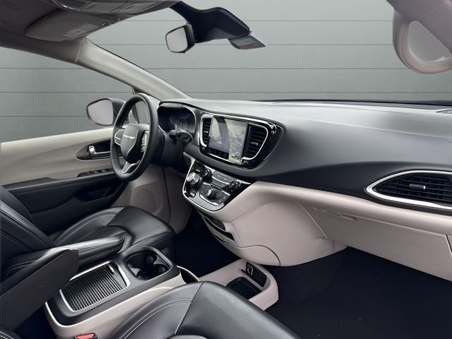 Used 2023 White Chrysler Touring L image 17