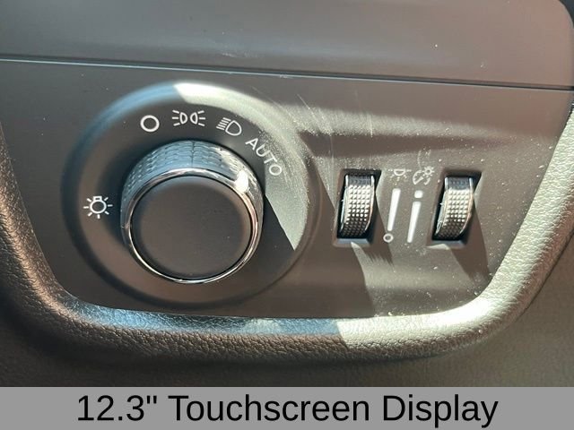 New 2026 Silver Zynith Exterior Paint Jeep Altitude image 40