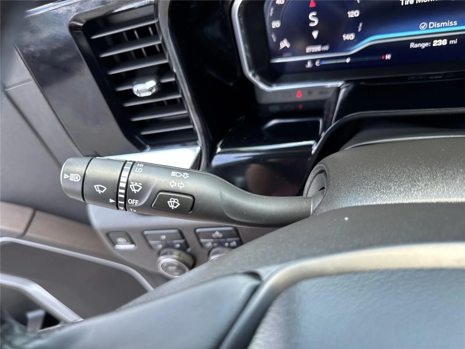 Used 2025 Summit White Chevrolet LT image 21