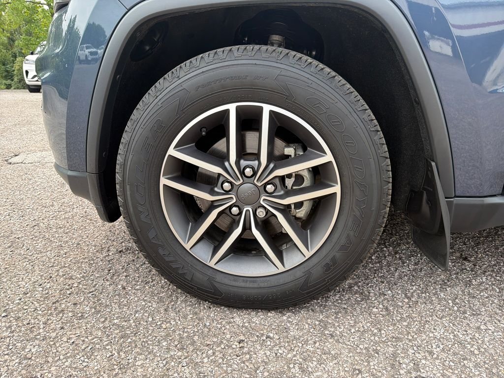 Used 2020 Blue Jeep Limited image 10