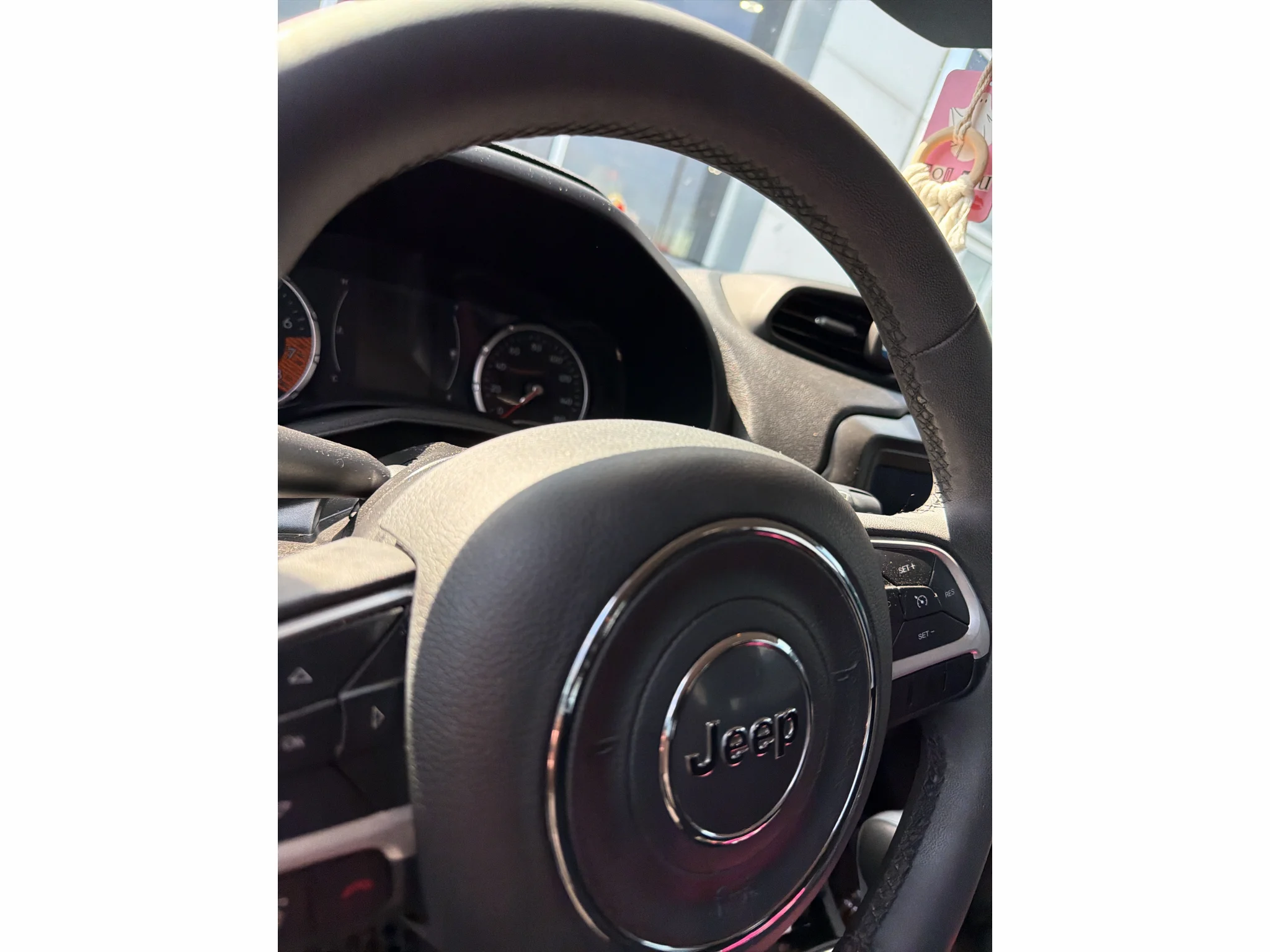 Used 2019 Glacier Metallic Clearcoat Jeep Latitude image 1