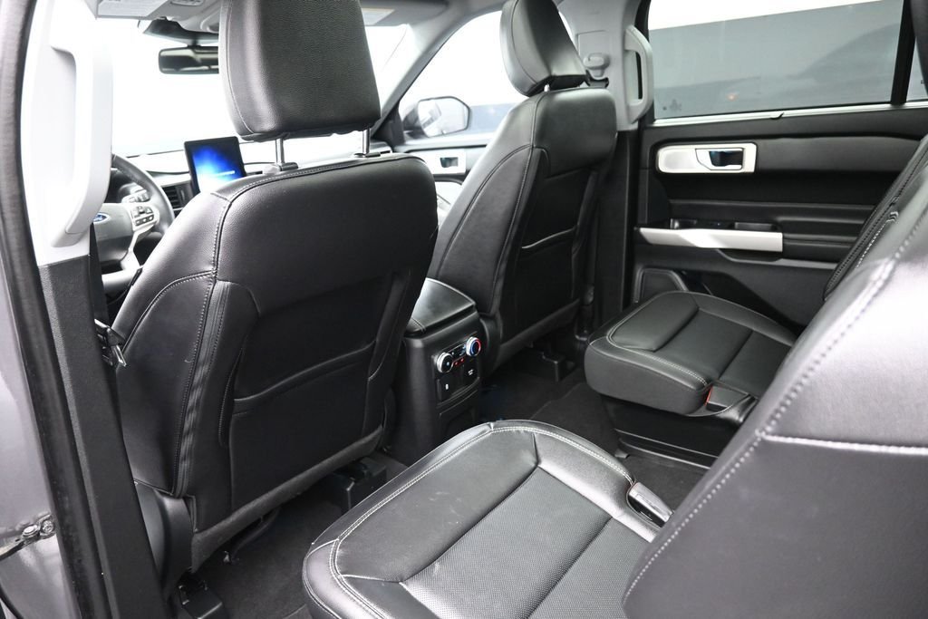Used 2023 Gray Ford Limited image 25
