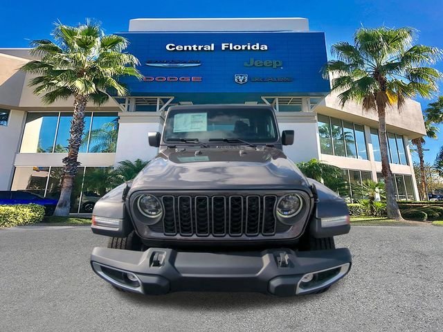 New 2026 Granite Crystal Metallic Clear-Coat Exterior Paint Jeep Sahara image 3