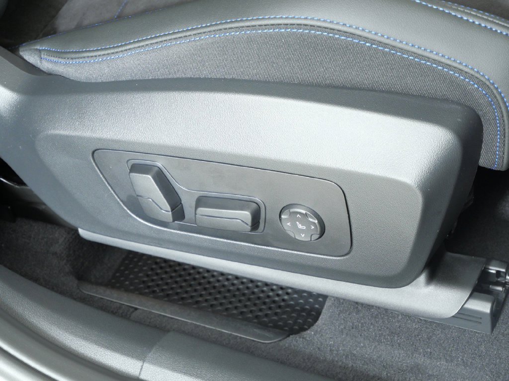 New 2027 Space Silver Metallic BMW M35i image 22
