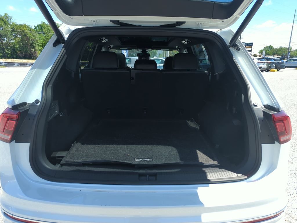 Used 2024 White Volkswagen 2.0T SEL R-Line image 31