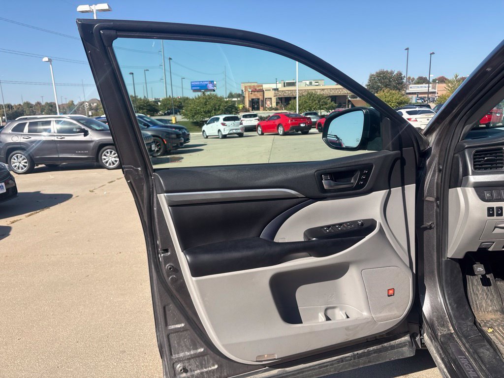 Used 2019 Predawn Gray Mica Toyota Limited Platinum image 9