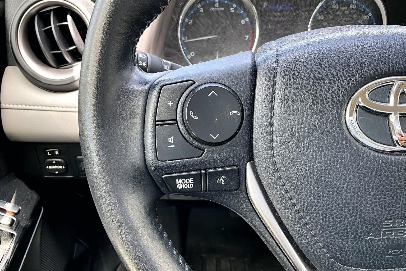 Used 2018 Galactic Aqua Mica Toyota Limited image 22