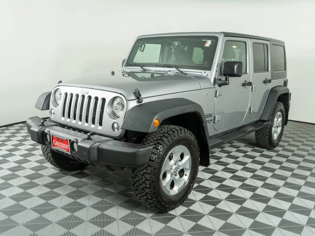Used 2017 Silver Jeep Unlimited Sport image 3