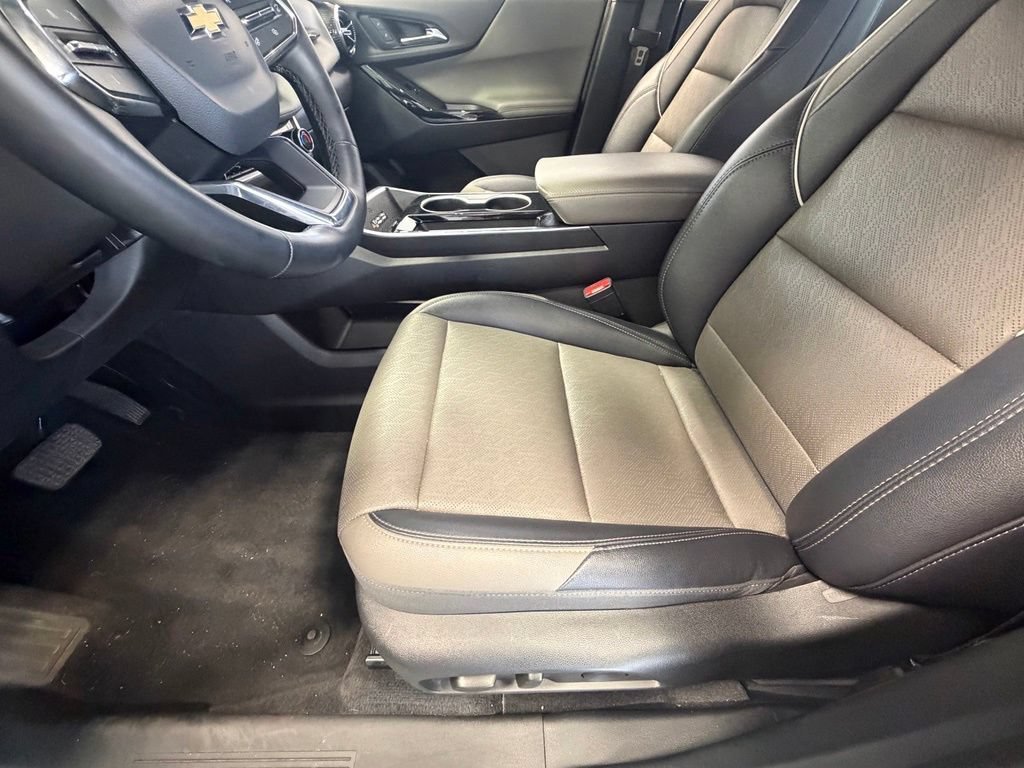 Used 2025 Cacti Green Chevrolet LT image 17