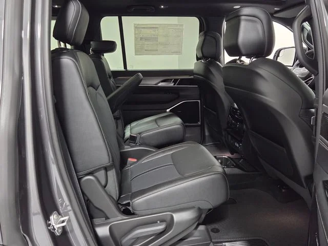 New 2026 Baltic-Gray Metallic Clear-Coat Exterior Paint Jeep Limited Altitude image 16