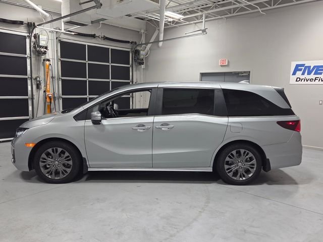 Used 2025 Silver Honda Touring image 4