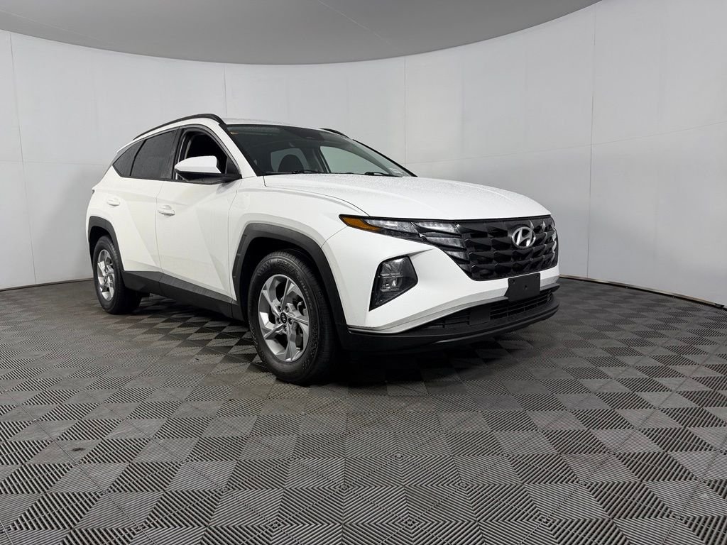 Used 2024 White Hyundai SEL image 3