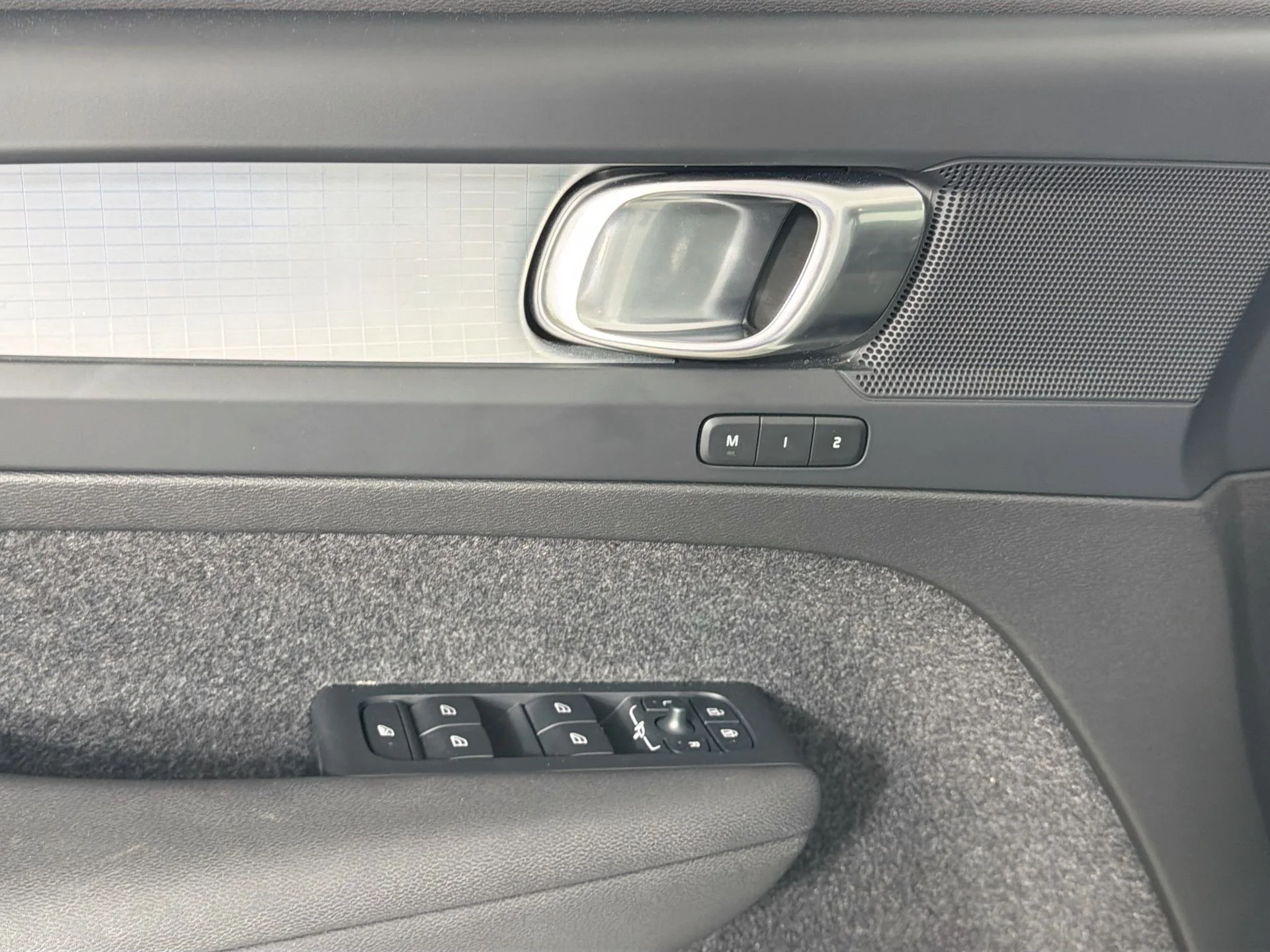 Certified Used 2023 Crystal White Volvo Core  image 17