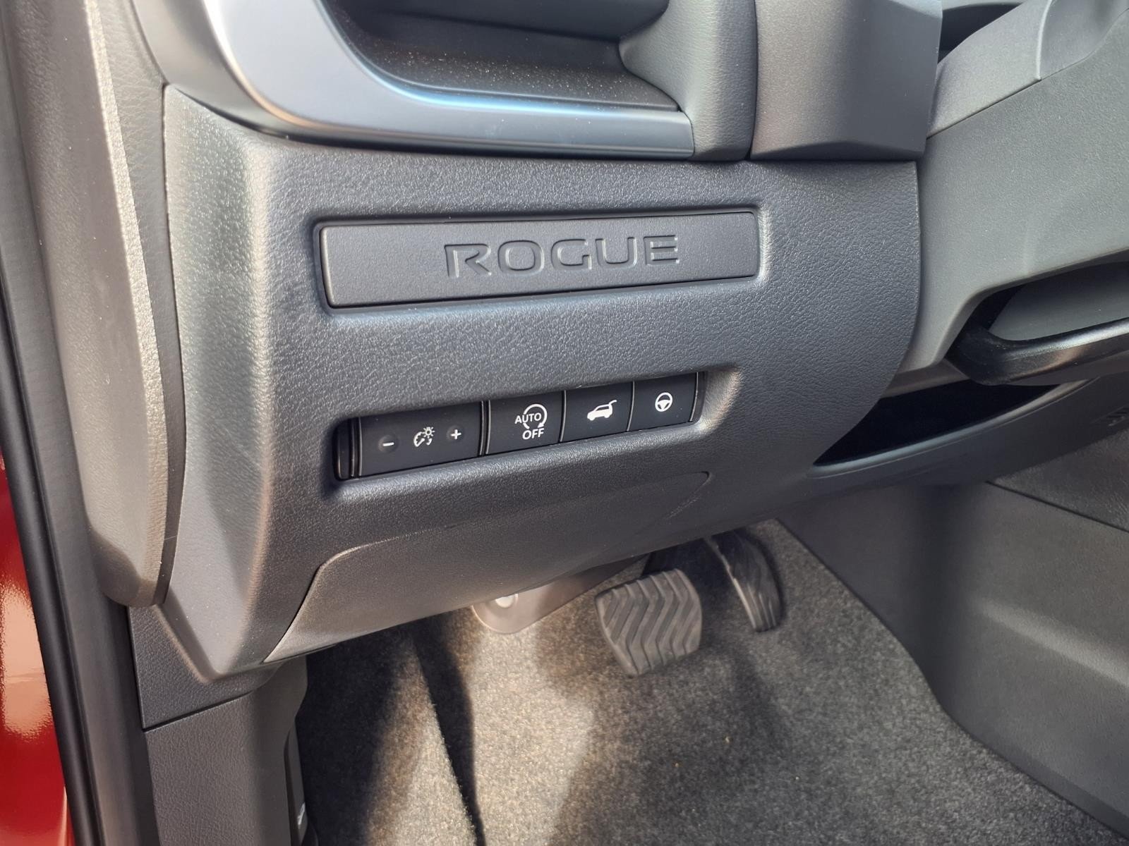 2026 Nissan Rogue photo 13 of 23