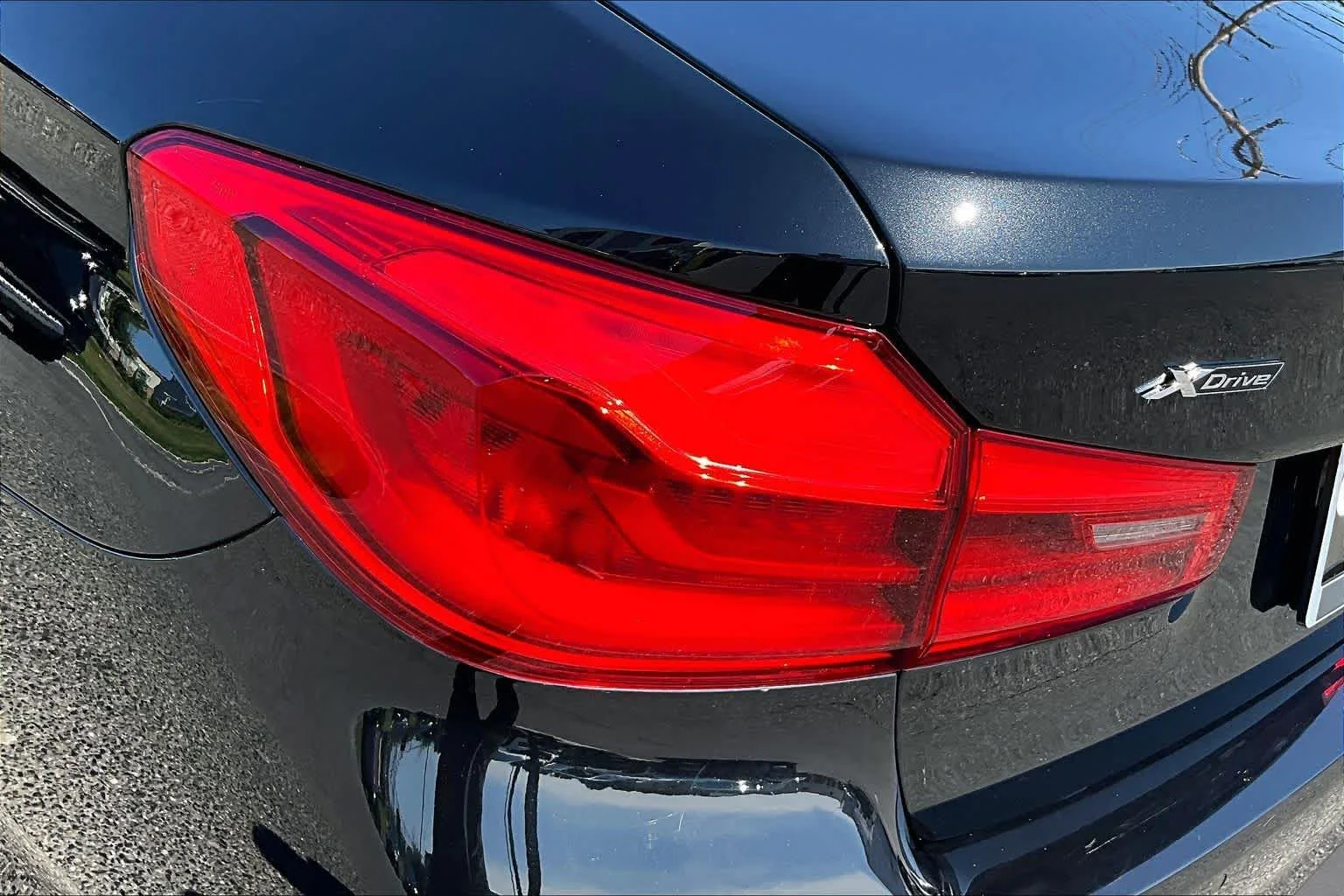 Used 2019 Black Sapphire Metallic BMW 530i xDrive image 28