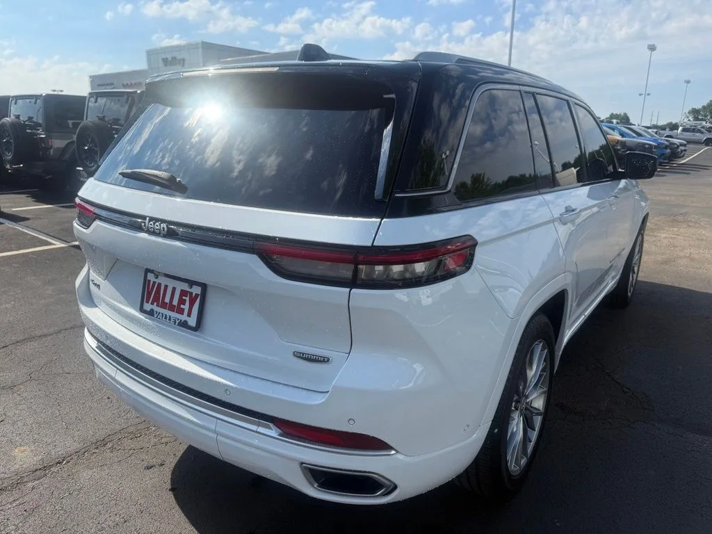 Used 2022 White Jeep Summit image 5