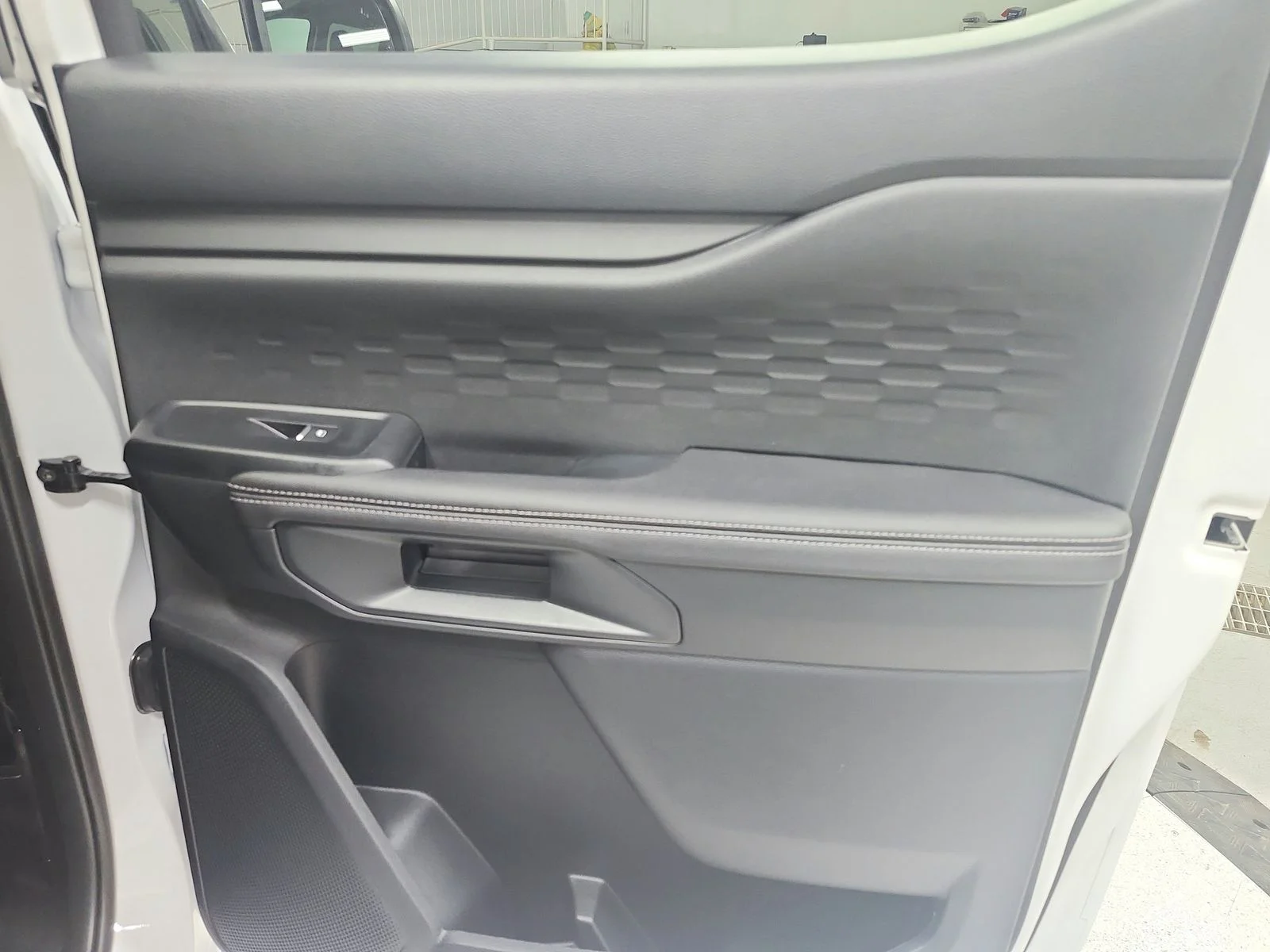 New 2026 Oxford White Ford XLT image 39