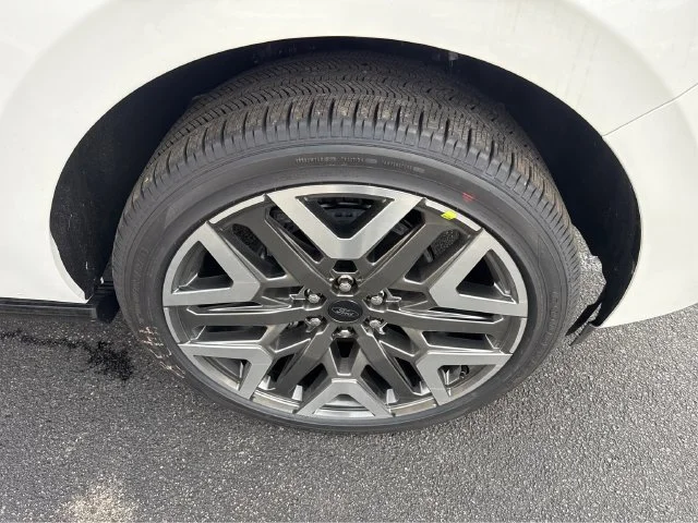 New 2026 Star White Metallic Tri-Coat Ford MAX Platinum® image 15