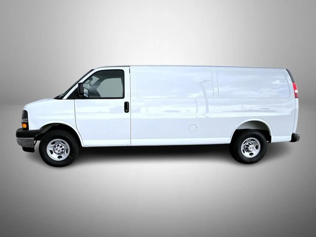 New 2026 Summit White Chevrolet 1WT image 8