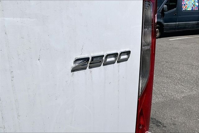 Used 2025  Mercedes-Benz Cargo 144 WB image 6
