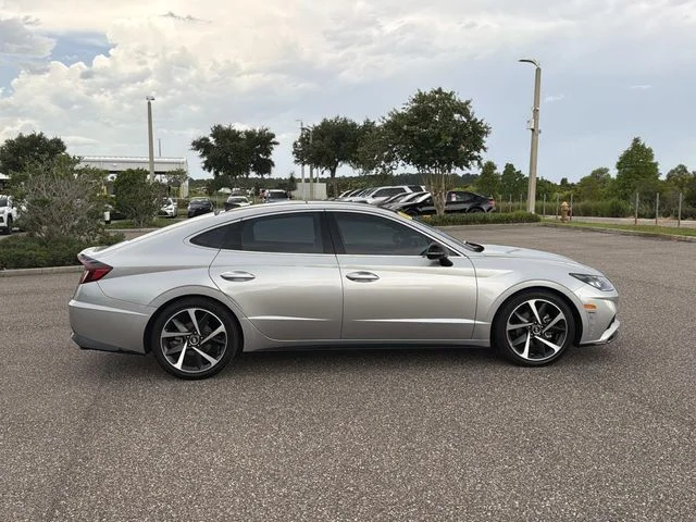Certified Used 2022  Hyundai SEL Plus image 2