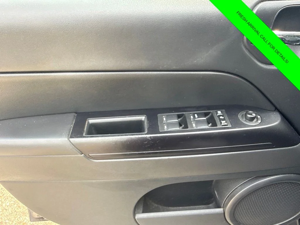Used 2016 Gray Jeep Latitude image 21