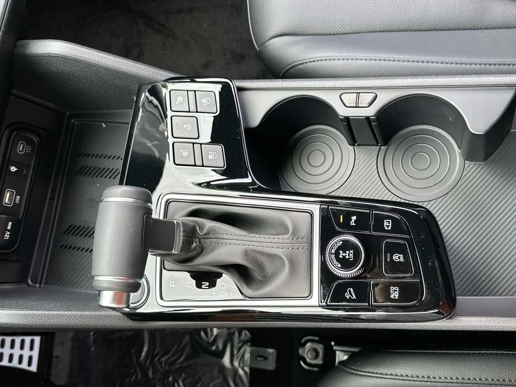 Used 2024 White Kia X-Pro Prestige image 42