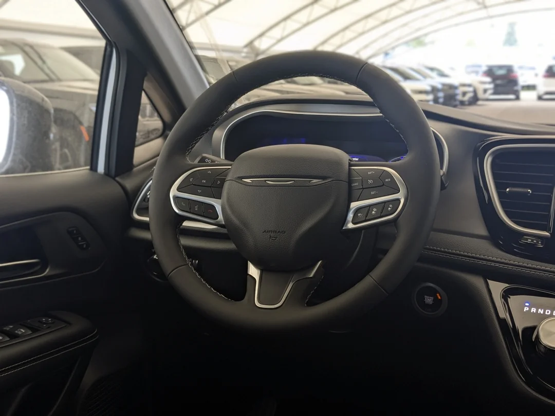 New 2027 White Chrysler Select - - FWD - Stow n Go Seating - Remote Start - Adaptive Cruise w/Stop&Go & More! image 16