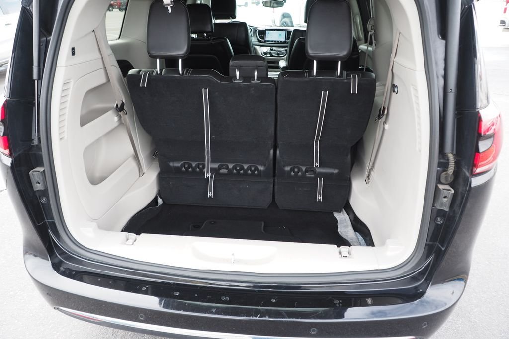 Used 2024 Black Chrysler Touring L image 17