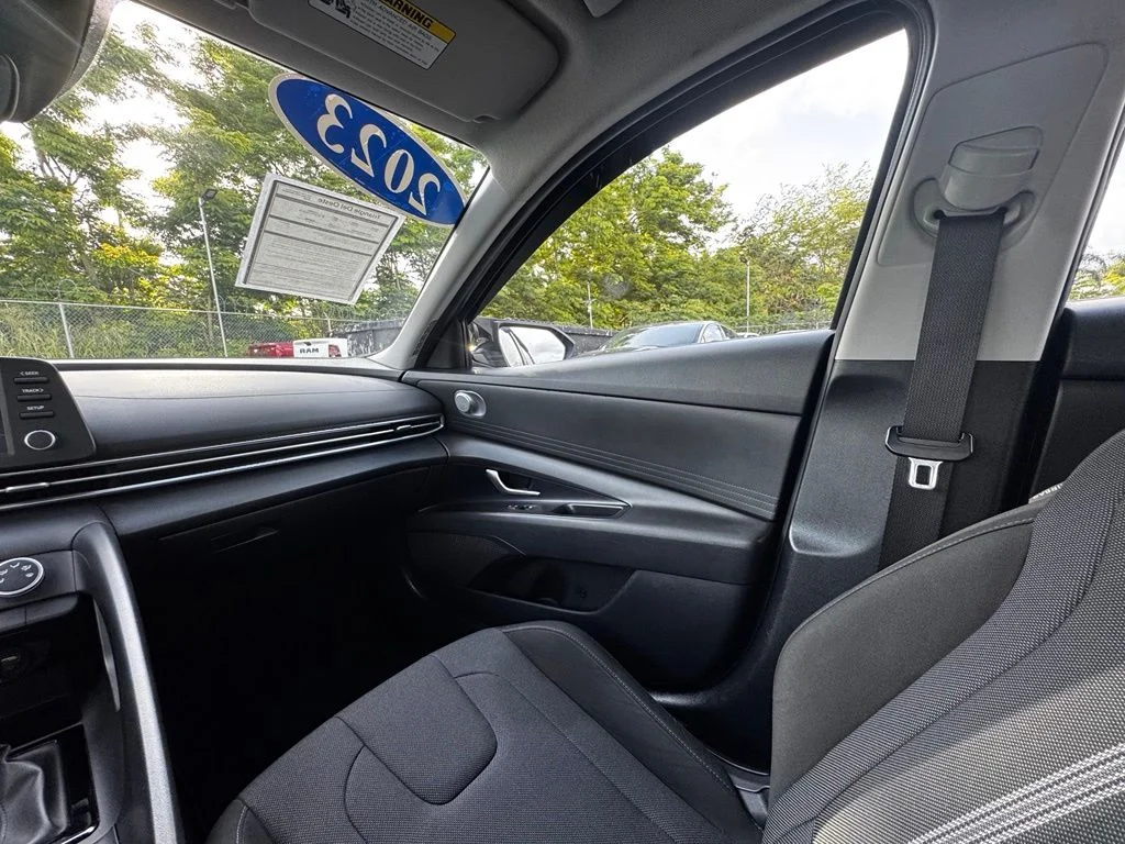 Used 2023  Hyundai SE image 19