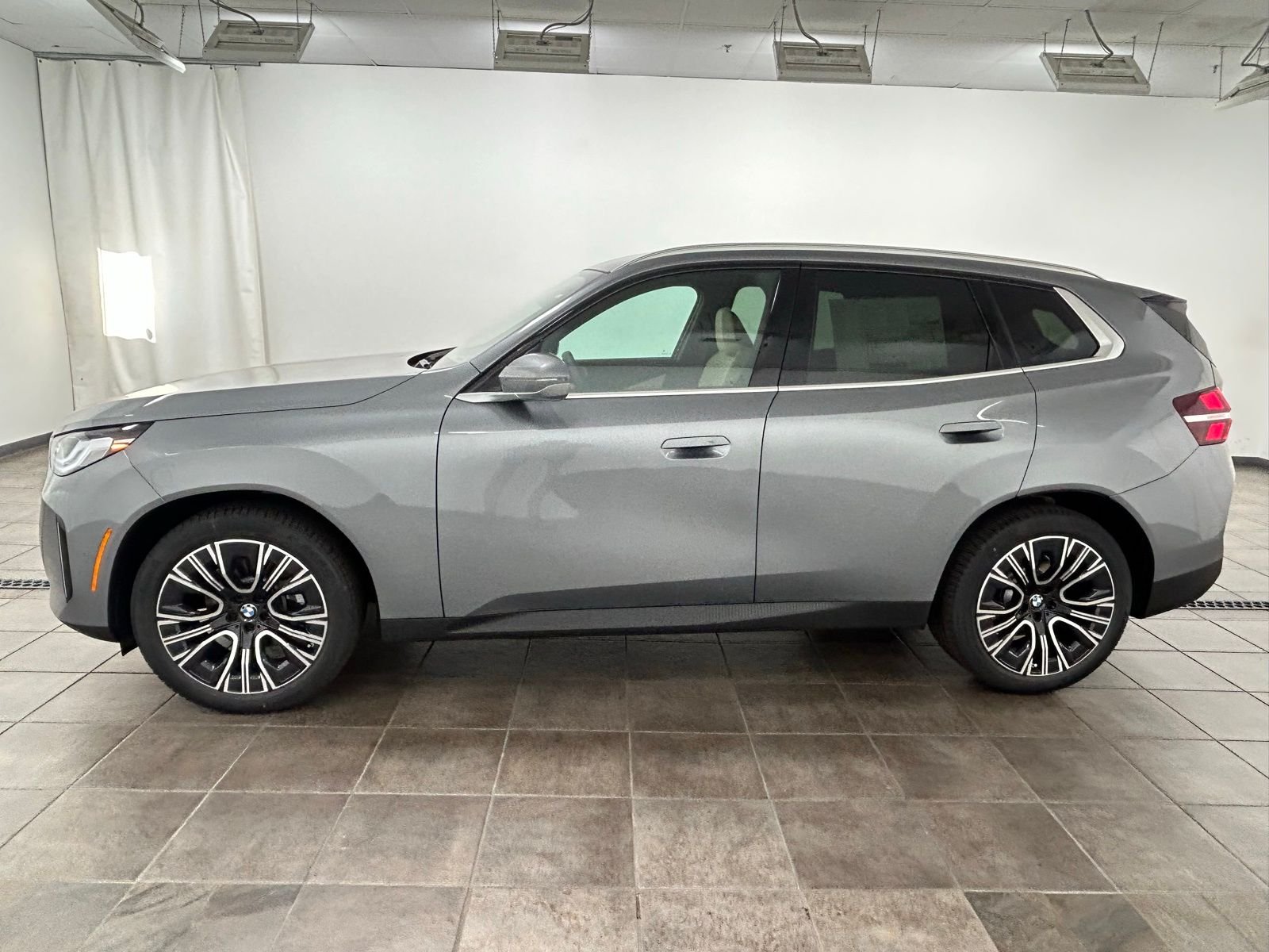 New 2026 Skyscraper Grey Metallic BMW 30 xDrive image 2