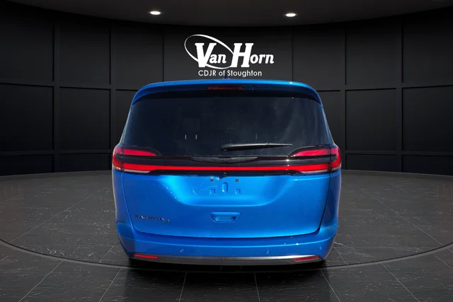 New 2026 Hydro Blue Pearl-Coat Exterior Paint Chrysler Select image 12