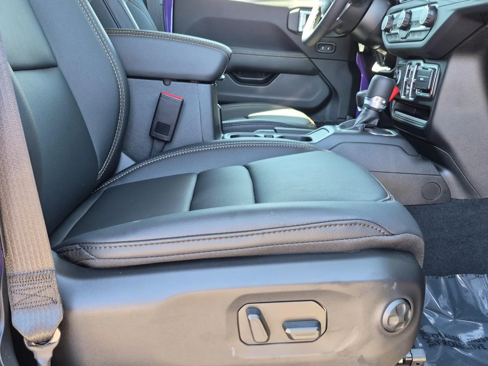 New 2026 Reign Exterior Paint Jeep Sahara image 10