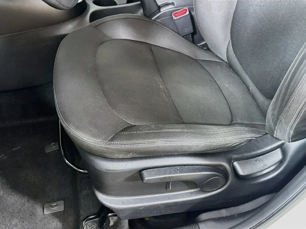 Used 2016 White Kia Base image 20