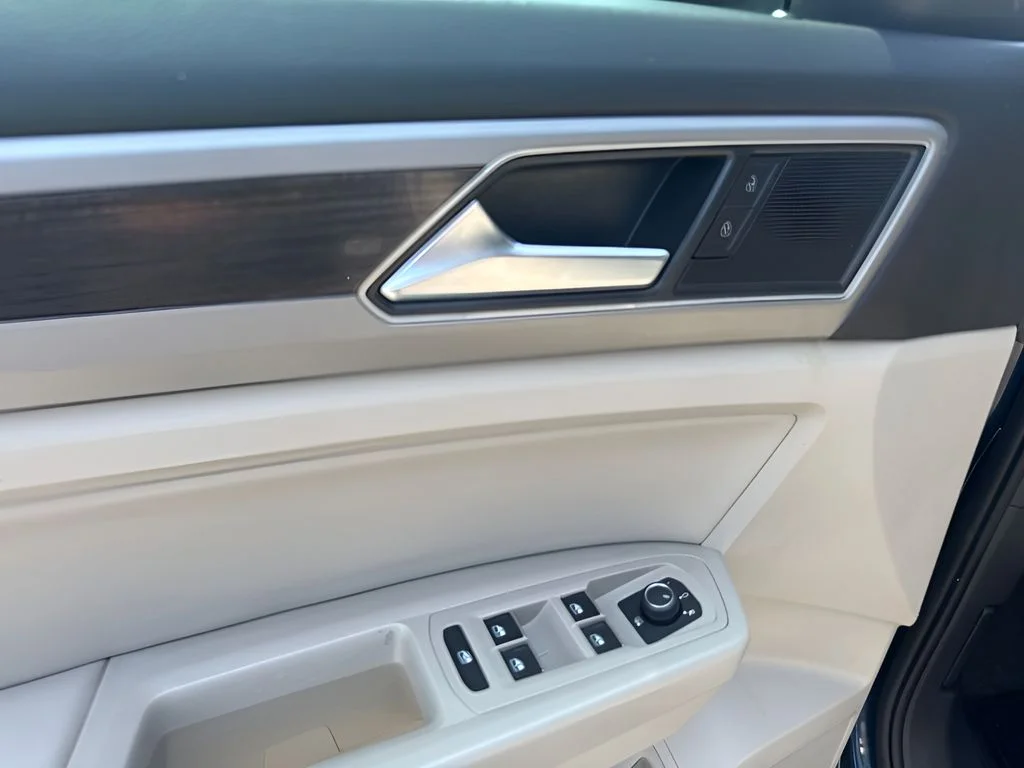 Used 2019  Volkswagen SEL image 17